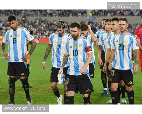 阿根廷老牌足球明星的传奇生涯与对足球的深远影响探讨